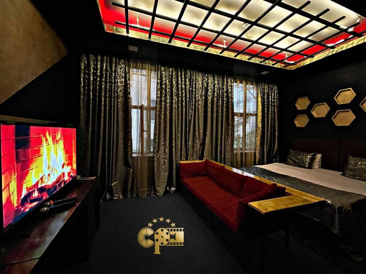 Cinema Plaza Hotel Baky Esterno foto