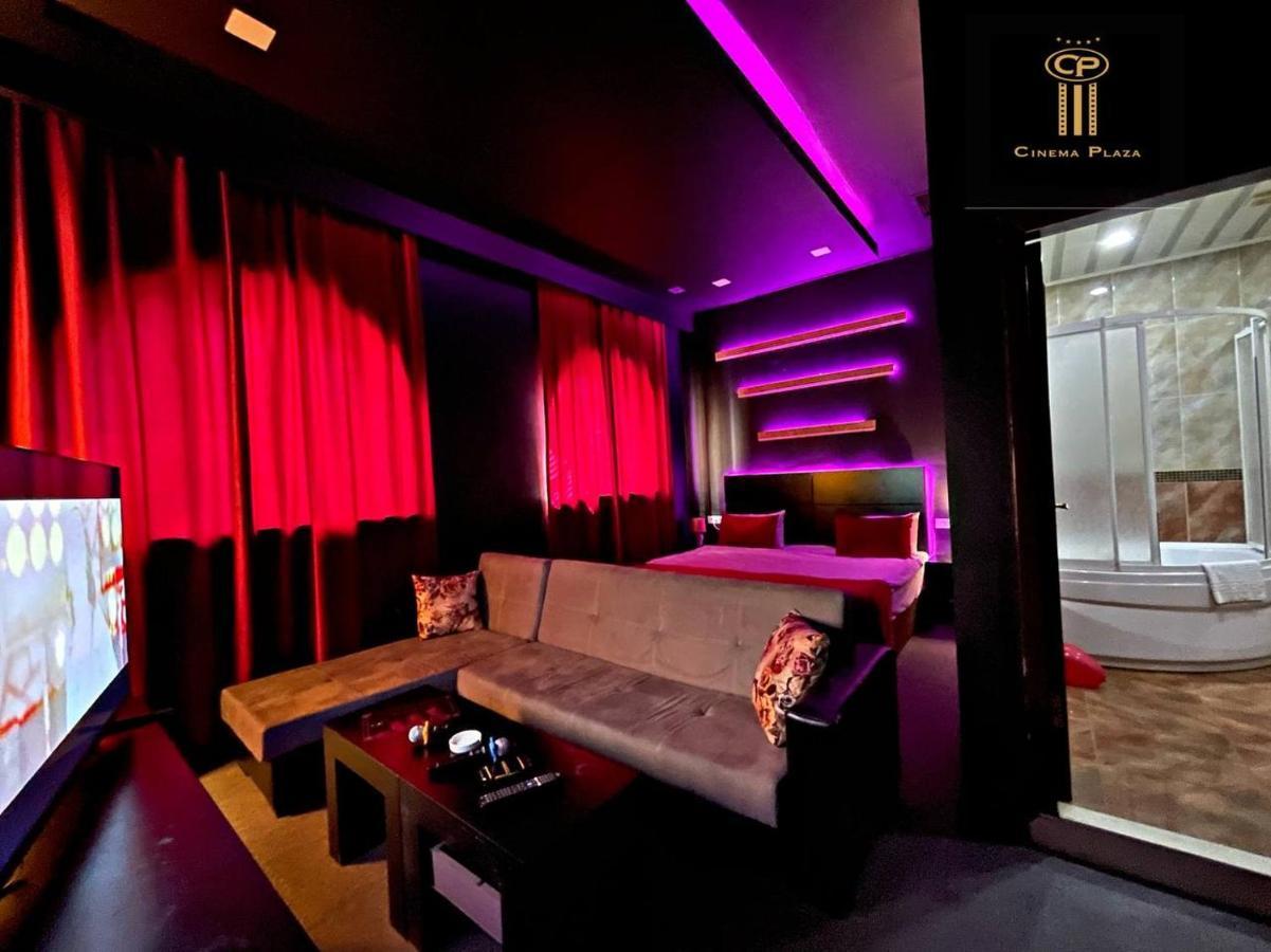 Cinema Plaza Hotel Baky Esterno foto