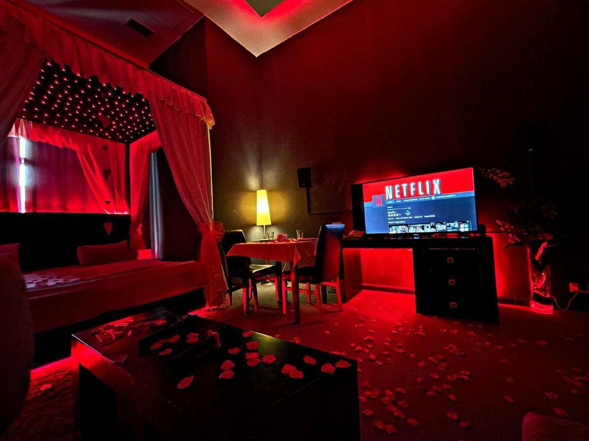Cinema Plaza Hotel Baky Esterno foto