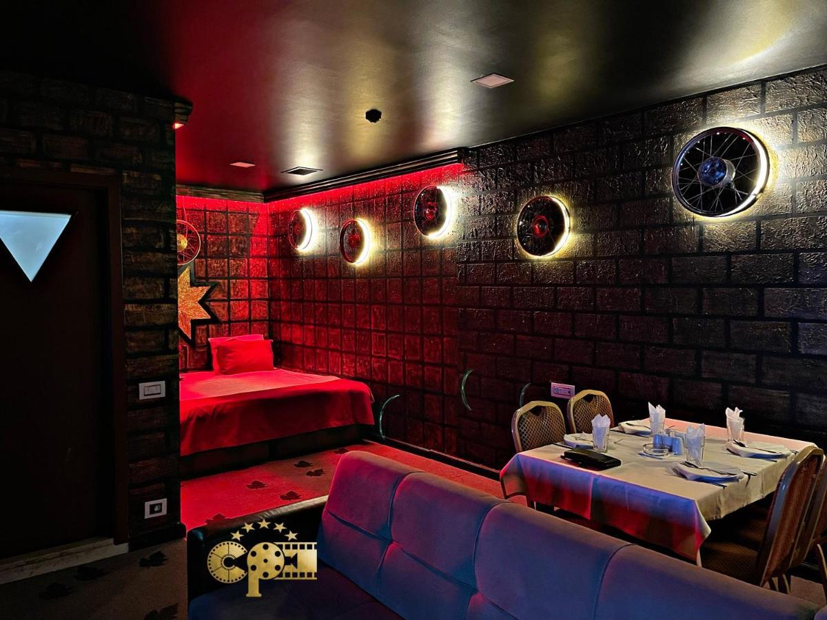 Cinema Plaza Hotel Baky Esterno foto