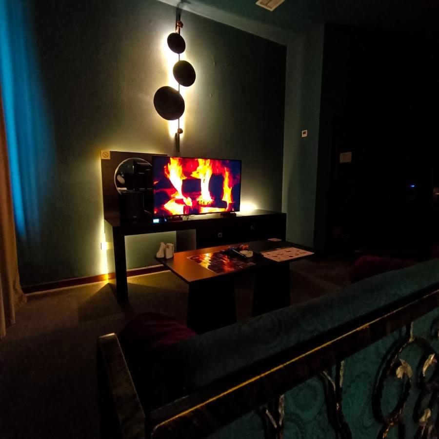Cinema Plaza Hotel Baky Esterno foto