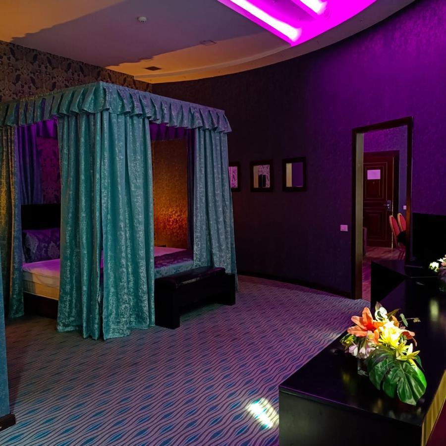 Cinema Plaza Hotel Baky Esterno foto