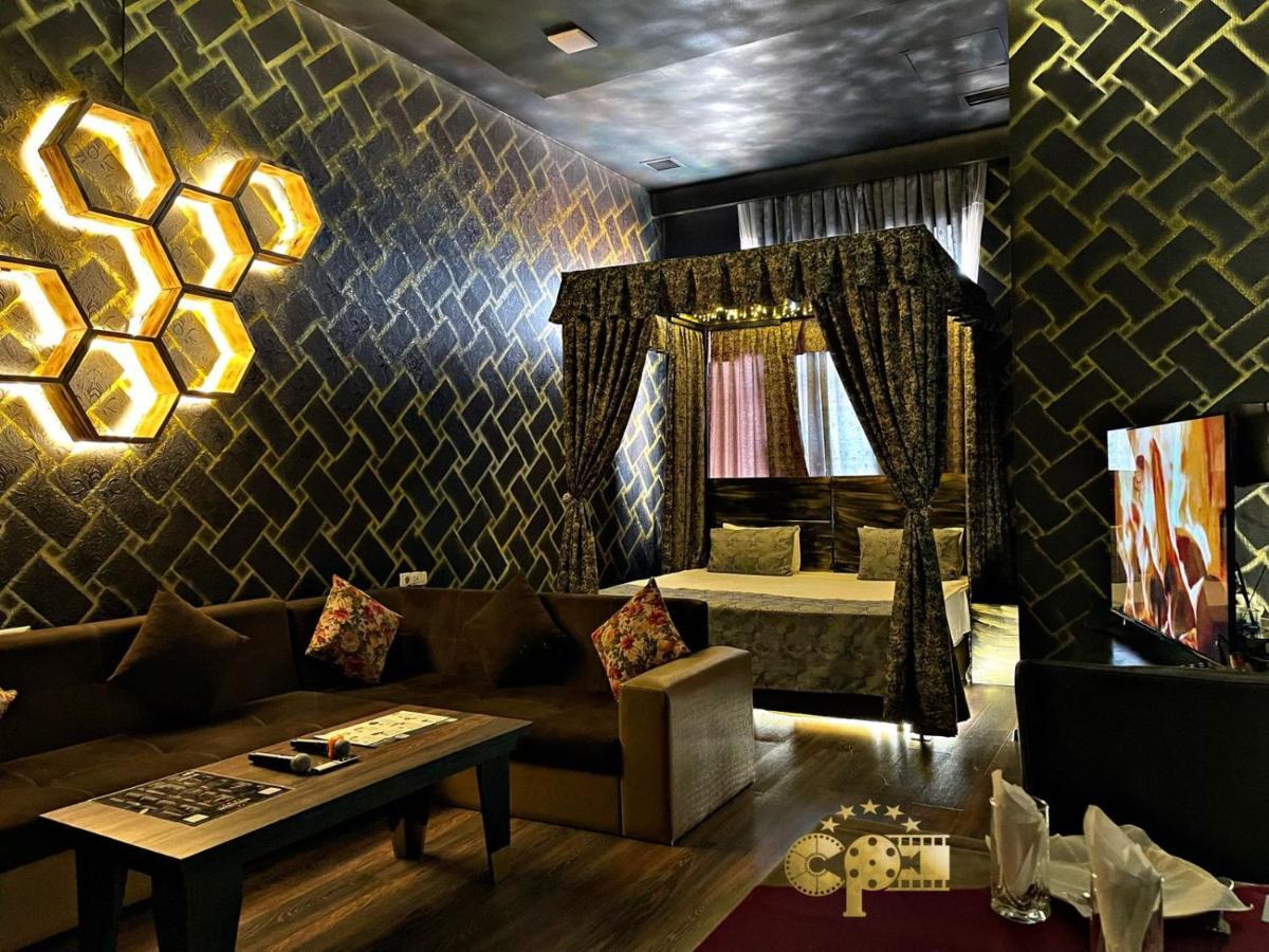 Cinema Plaza Hotel Baky Esterno foto