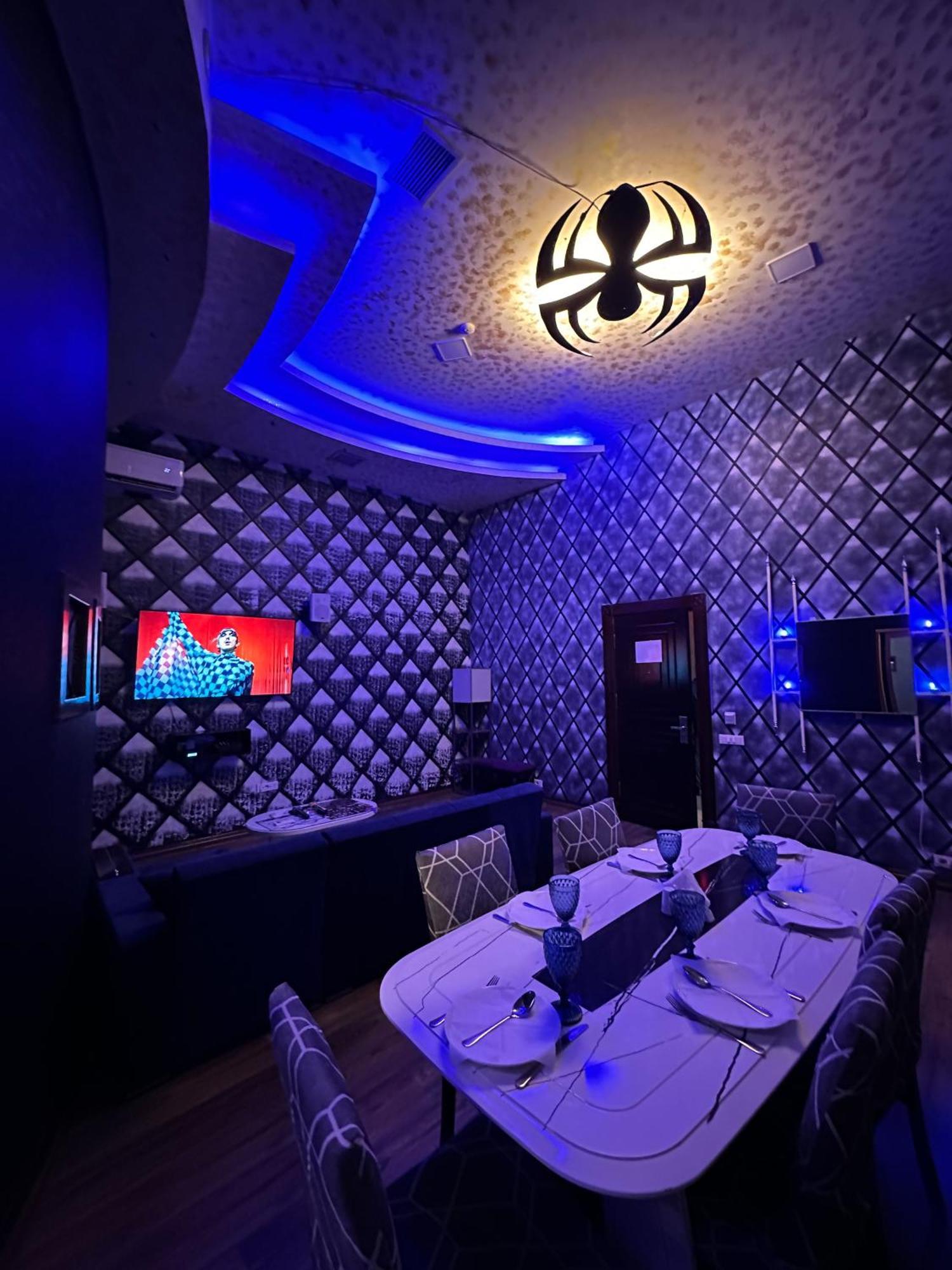 Cinema Plaza Hotel Baky Esterno foto