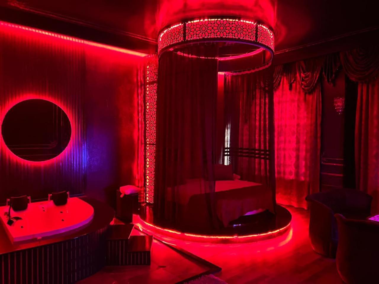 Cinema Plaza Hotel Baky Esterno foto